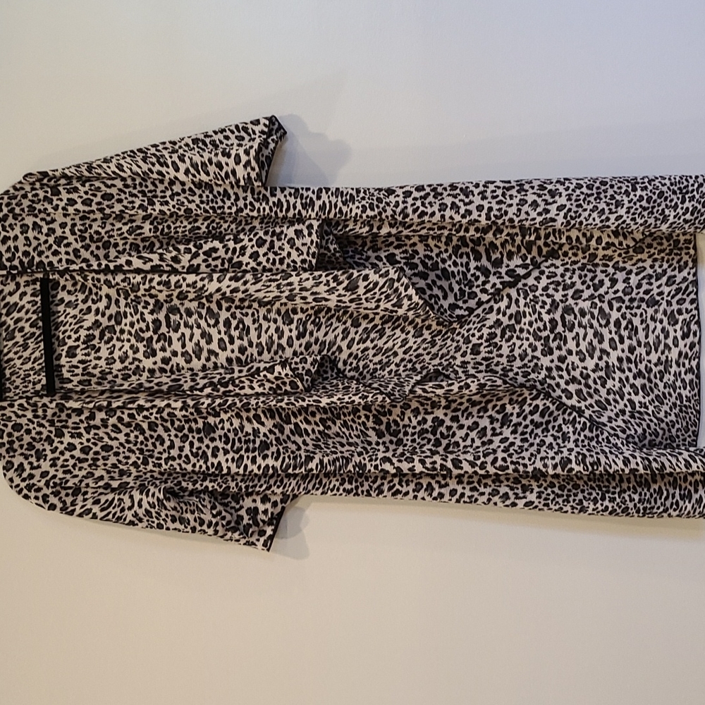 Lularoe Shirley b/w leopard print medium